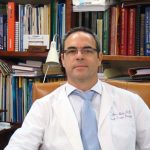 Luis Roca, especialista en Cirugía Ortopédica y Traumatología del Hospital Universitario Virgen Macarena de Sevilla