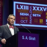 El experto Giralt en su conferencia en el Congreso de Hematología en Pamplona