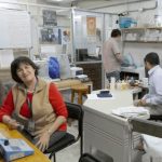 La Investigadora del Cinvestav, Veleva Muleshkova, en su laboratorio científico