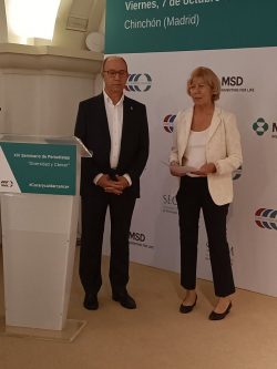 Félix del Valle de MSD y Enriqueta Felip en la presentación