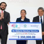 El Centro de Investigación y de Estudios Avanzados (Cinvestav) y el Grupo Farmacéutico Neolpharma entregaron el Premio a la Innovación en Bionano: Ciencia y Tecnología 2023 a Roberto Sánchez Sánchez.