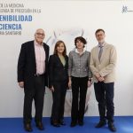 La Medicina personalizada de precisión mide su contribución a la sostenibilidad del sistema sanitario. Foto de los participantes en la presentación